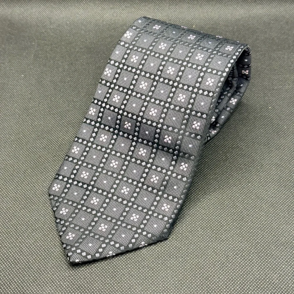 Vintage Hart Schaffner Marx Grey Pink Medallion Silk Tie 4